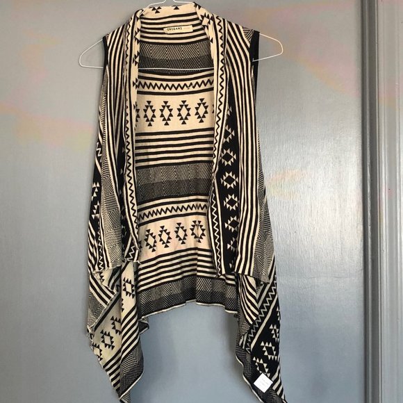 Origami by Vivien Jackets & Blazers - Origami by Vivien Womens sweater vest Size S Black southwestern Cardigan
